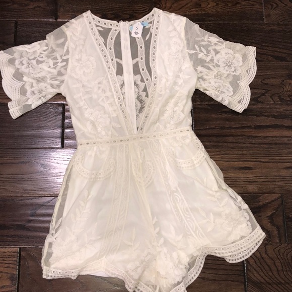 She + Sky size medium lace romantic romper - Picture 2 of 5